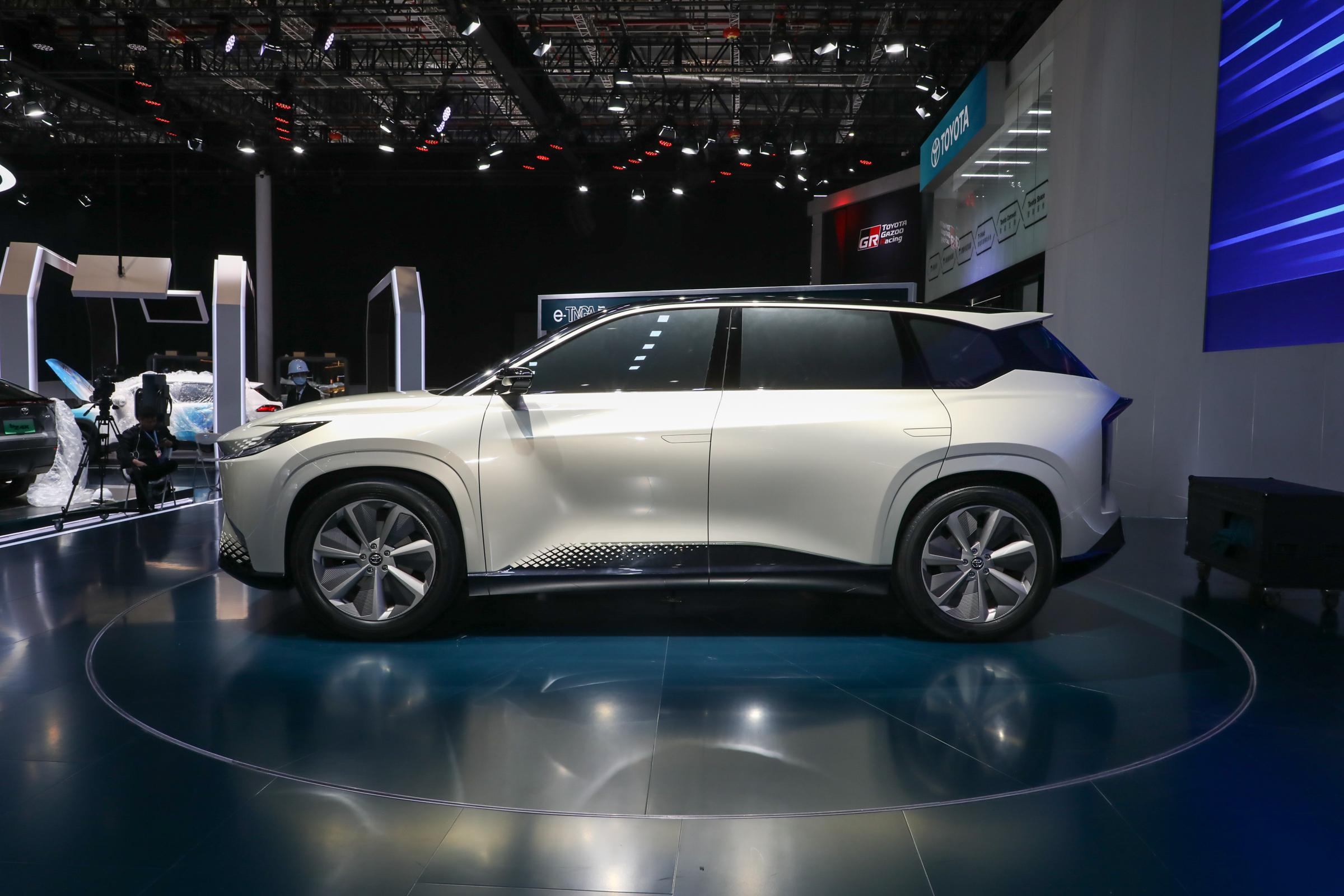 Toyota : Deux Nouveaux Concepts Électriques Dévoilés au Salon de Shanghai