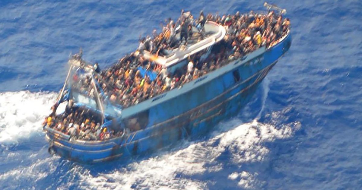 Une catastrophe maritime : Plus de 70 disparus après le naufrage d'un navire surchargé de migrants