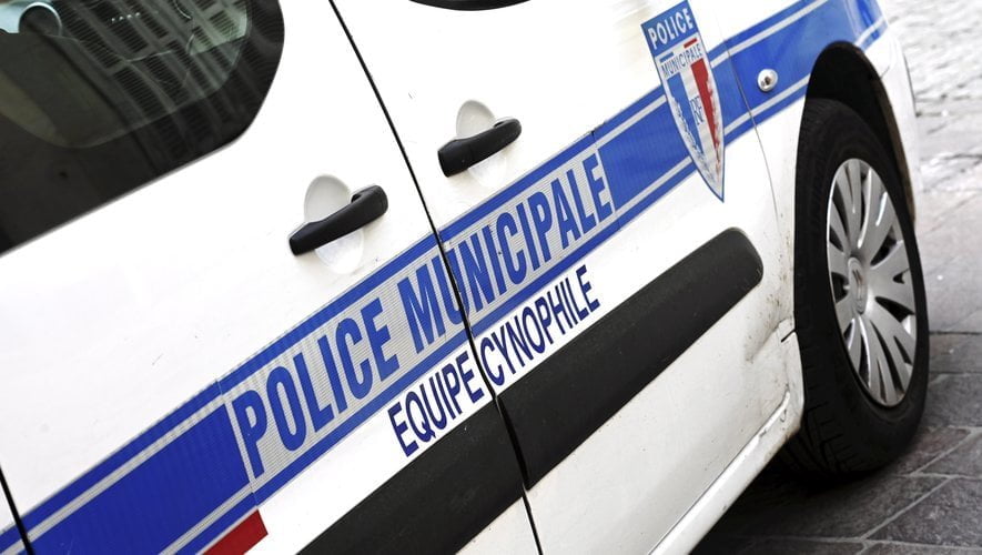 Carcassonne : à 13 ans, il insulte les policiers municipaux et caillasse leur voiture