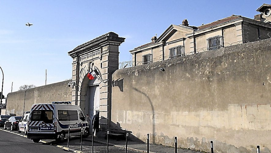 Carcassonne : placé en détention après avoir tenté de donner un coup de couteau à un de ses voisins