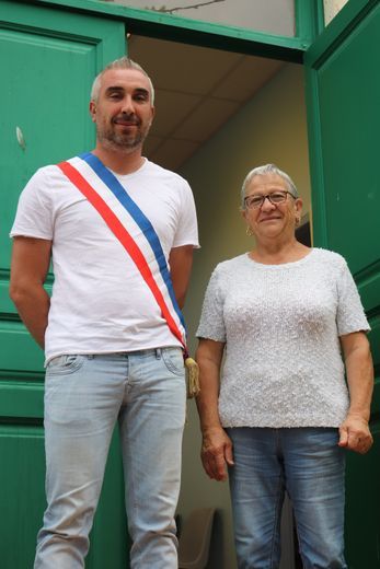 Le maire Henri Rivière avec sa mère, l’ancienne maire Marie-Antoinette Rivière.