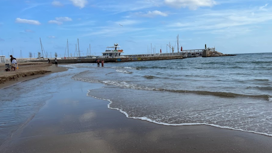 Drame sur une plage catalane : le bateau de plaisance chavire, un homme de 66 ans décédé