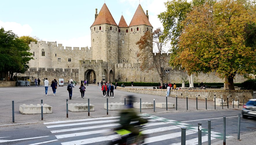Garçon de 9 ans renversé à Carcassonne : le motard encapuchonné faisait du wheeling à la Cité