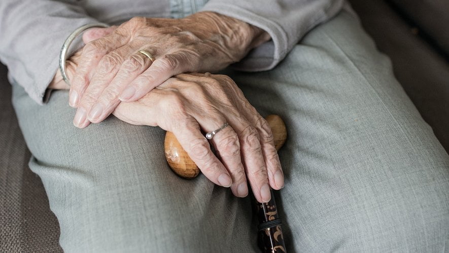 Il l'a étranglée avec un câble électrique : un homme de 87 ans "abrège les souffrances" de sa femme atteinte d'un cancer en phase terminale