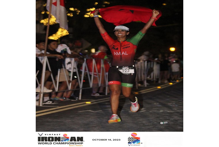 L'étoile montante du triathlon, Amal Adyel, affiche sa force à la Women's VinFast IRONMAN World Championship à Kona - Hawaï