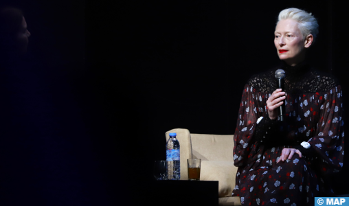 Entre émotions et réflexion, l’actrice Tilda Swinton explique son attachement au Maroc
