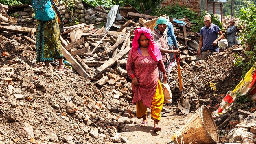 Puissant séisme de magnitude 5,6 au Népal : 132 personnes sont mortes et plusieurs centaines de blessées après le tremblement de terre