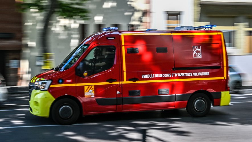 Pyrénées-Orientales : la voiture se retrouve sur le toit, deux personnes désincarcérées par les pompiers