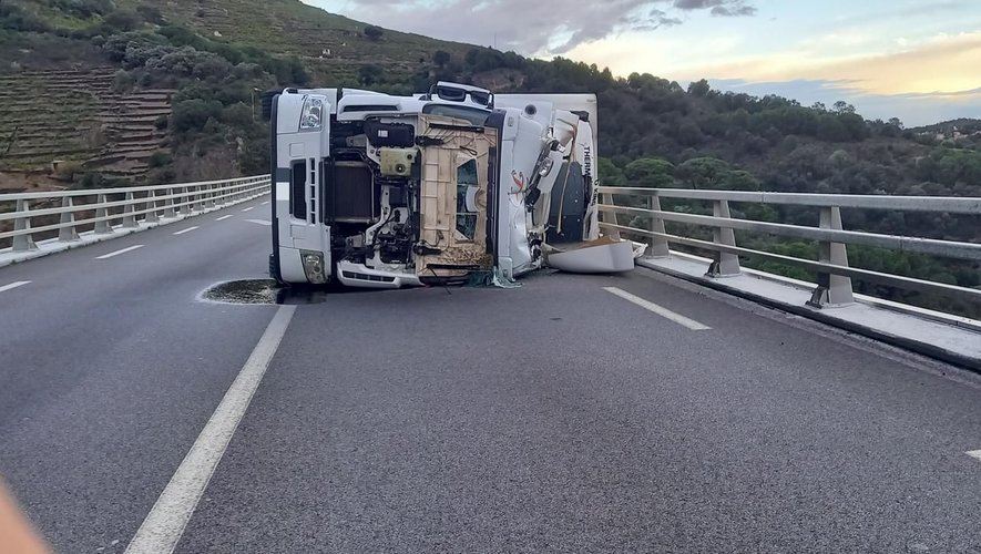 Pyrénées-Orientales : les images des véhicules renversés par le vent sur le viaduc de Collioure, la route rouverte à la circulation