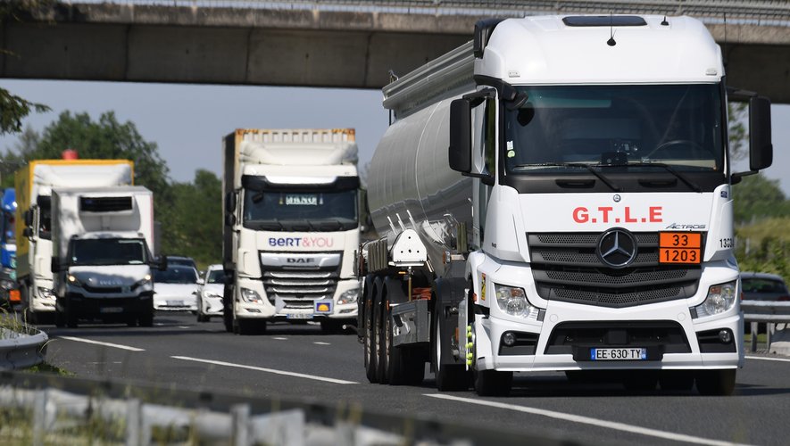 Huit camions et deux voitures impliqués dans gros accident sur l'autoroute : plusieurs kilomètres de bouchons en direction de la France