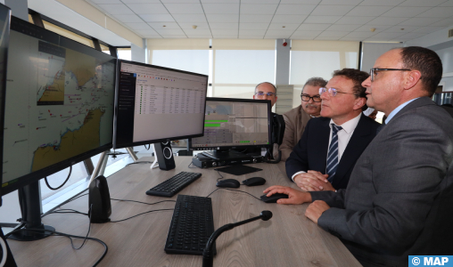 M. Abdeljalil visite le Centre de surveillance du trafic maritime de Tanger