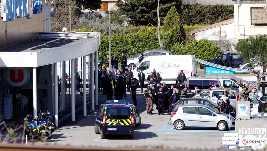 Procès des attentats de Trèbes et Carcassonne - "Il a un pistolet, un couteau et deux grenades" : l'appel au 17 de Julie, otage du Super U, diffusé au 5e jour de l'audience