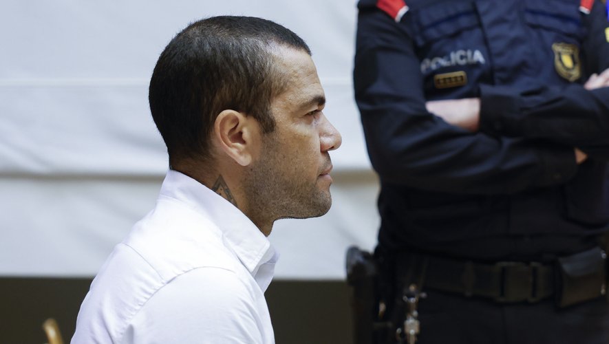 Dani Alves : l'ancien joueur du Barça condamné à 4 ans et demi de prison pour le viol d'une jeune fille dans une discothèque de Barcelone