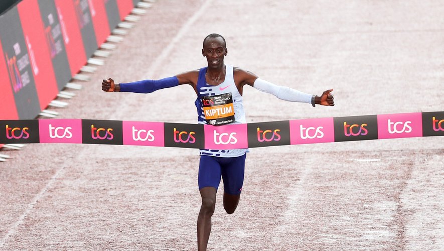Décès du marathonien Kelvin Kiptum: "Qui sont ces gens qui le cherchaient avant sa mort?"... L'enquête élargie à la demande du père de l'athlète