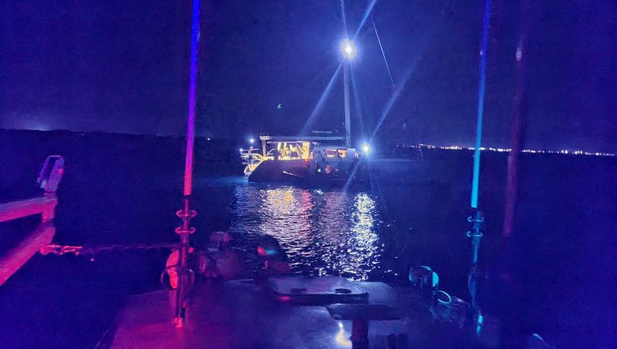 Pyrénées-Orientales : en pleine nuit, les sauveteurs en mer plongent pour libérer un catamaran pris dans des filets de pêche