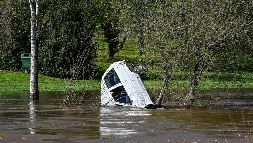 Crues dans la Vienne et l’Indre-et-Loire : Une personne qui faisait du canoë-kayak portée disparue, un Ehpad évacué