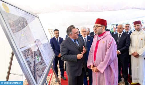Fondation Mohammed V pour la Solidarité : SM le Roi pose à Casablanca la première pierre d’un Centre médical de proximité et lance la 2ème phase du programme des Unités Médicales Mobiles Connectées
