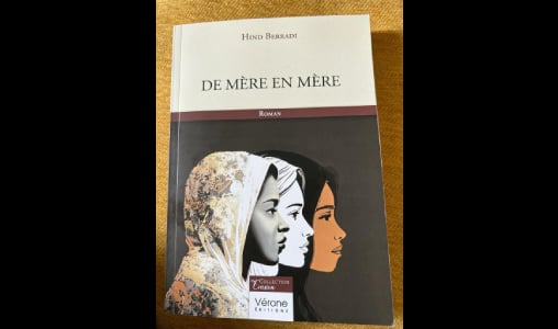 Hind Berradi signe son premier roman “De mère en mère”