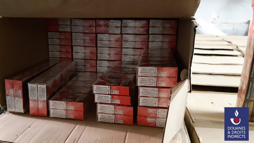 Pyrénées-Orientales : 7 500 cartouches de cigarettes étaient cachées dans un chargement de biscuits périmés