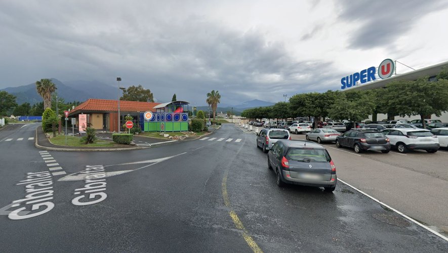 Pyrénées-Orientales : la retraitée se fait voler sa voiture devant un supermarché, "Je me suis suspendue à la portière mais j’ai compris que je ne faisais pas le poids"