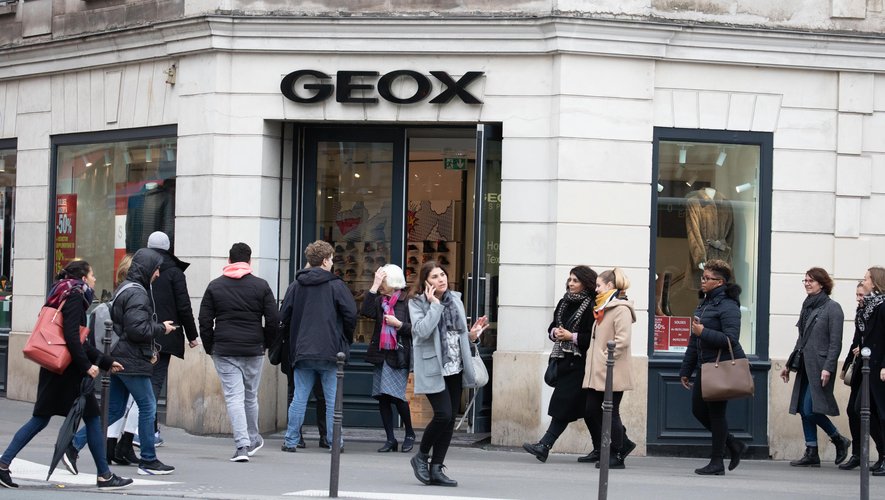 "Vous n’avez pas la tenue adéquate, je ne peux pas vous garder" : le gérant d’un magasin Geox refuse une intérimaire portant le voile, il est menacé de mort sur les réseaux sociaux