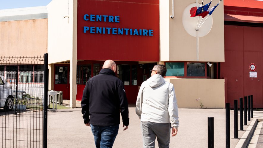 Prison de Perpignan : "Aujourd’hui, on est obligé de s’équiper de gilets pare coups et de casques pour la douche et même les repas", témoignent les surveillants du quartier disciplinaire