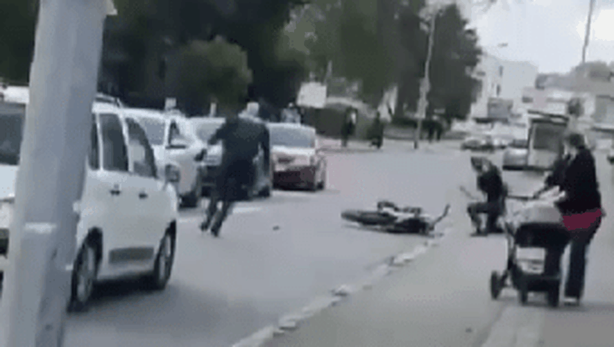 VIDÉO. Refus d’obtempérer : un jeune à moto "fonce délibérément" sur un policier lors d’un rodéo urbain, l’agent souffre de multiples contusions et d’une fracture au poignet