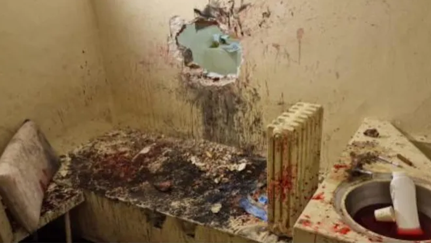 Il voulait tuer le détenu qui se trouvait dans la cellule voisine : un prisonnier fait un énorme trou dans le mur de sa cellule avec une pièce de radiateur