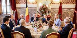 SM le Roi offre un déjeuner en l’honneur du Premier ministre belge et de la délégation l’accompagnant