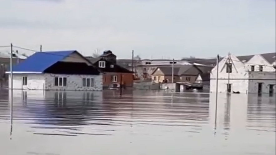 VIDÉOS. Russie : 4 200 personnes évacuées et 2 500 maisons inondées après la rupture d’un barrage dans la région d’Orenbourg