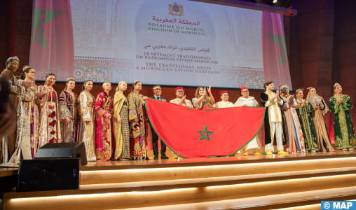 France: Le caftan marocain brille de mille feux à la Semaine africaine de l’UNESCO