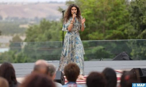 Mawazine 2024 : Dafné Kritharas enchante le public de Chellah avec une sélection de chansons du répertoire grec
