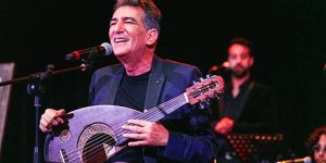 Marrakech : Nouamane Lahlou gratifie le public de la 53è édition du FNAP, d’un florilège de ses plus belles chansons