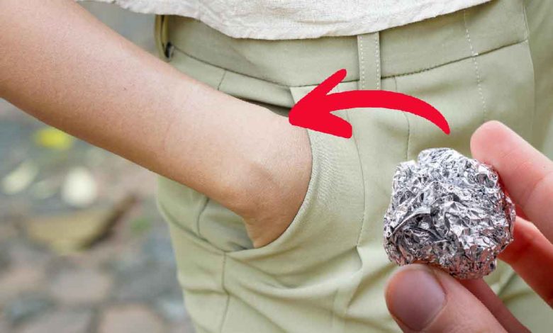 Mettez 1 boule de papier d’aluminium dans votre poche