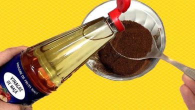 Notez cette recette : Le mélange du café et du vinaigre pour les rides , les points noirs et pour la peau